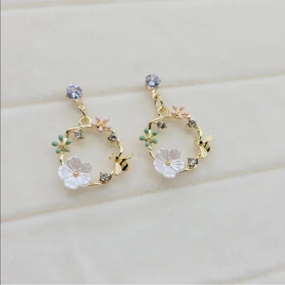 Gold Color Crystal Flower
Leaf Honey Bee Decorated
Statement Earrings - Picture 3 of 4